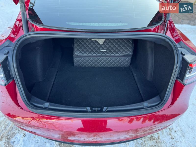 Седан Tesla Model 3 2021 в Ивано-Франковске