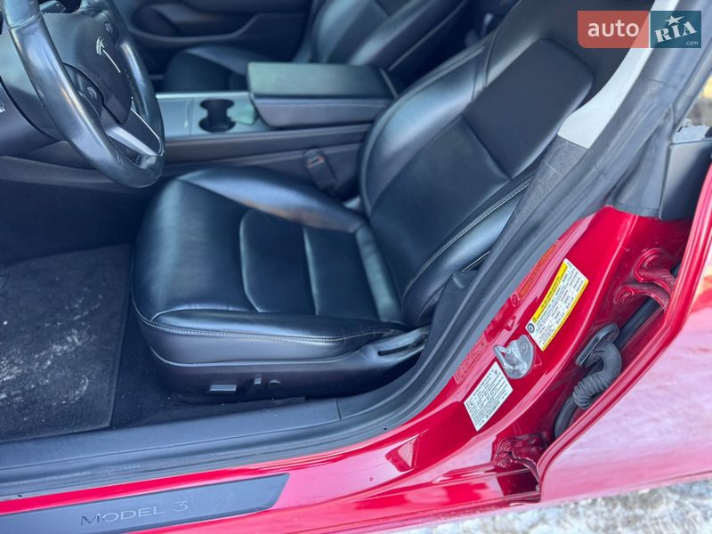 Седан Tesla Model 3 2021 в Ивано-Франковске