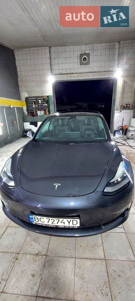 Седан Tesla Model 3 2018 в Львове