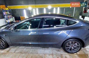 Седан Tesla Model 3 2018 в Львове