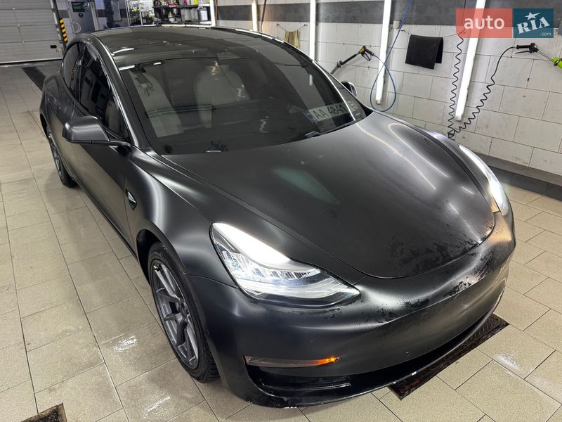 Седан Tesla Model 3 2020 в Киеве
