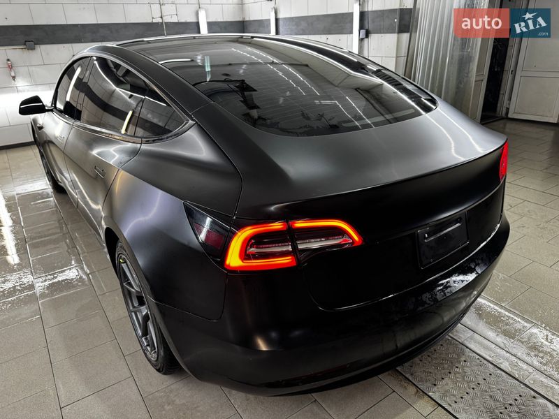 Седан Tesla Model 3 2020 в Киеве