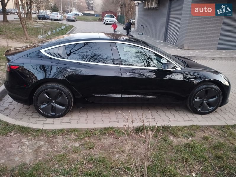 Седан Tesla Model 3 2019 в Ужгороде