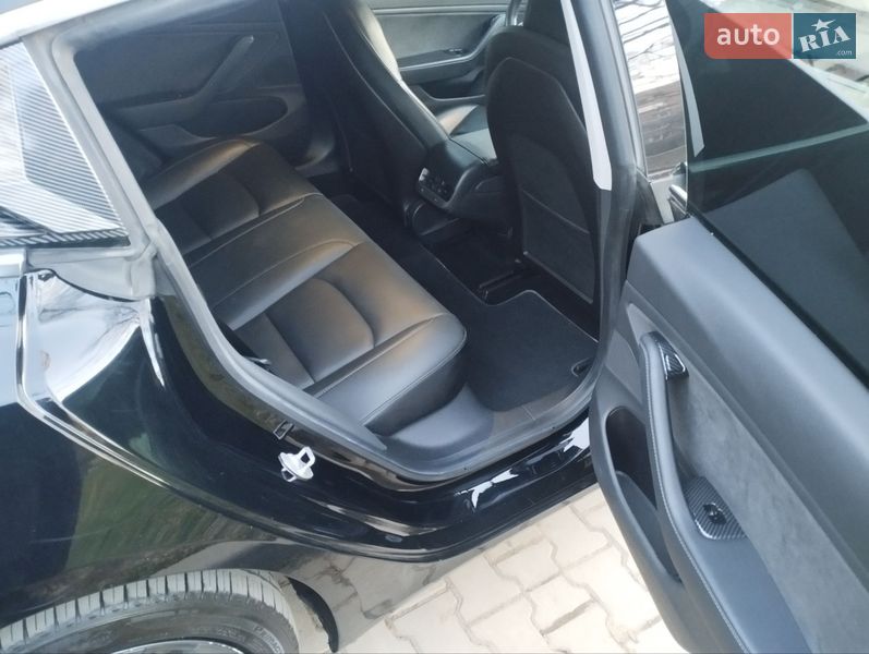 Седан Tesla Model 3 2019 в Ужгороде