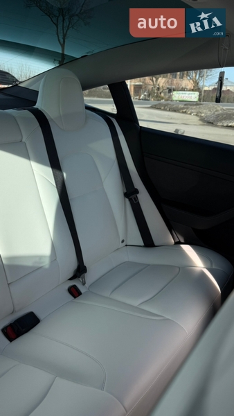 Седан Tesla Model 3 2022 в Тернополі