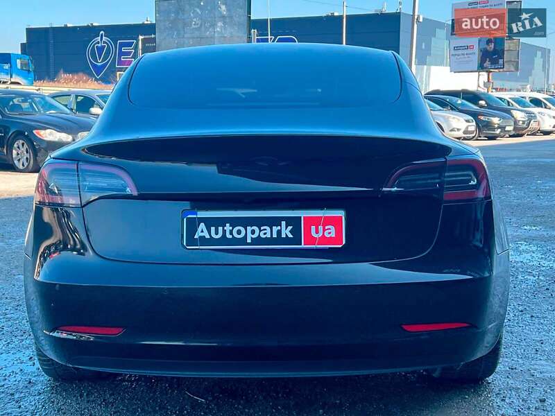Седан Tesla Model 3 2022 в Львові