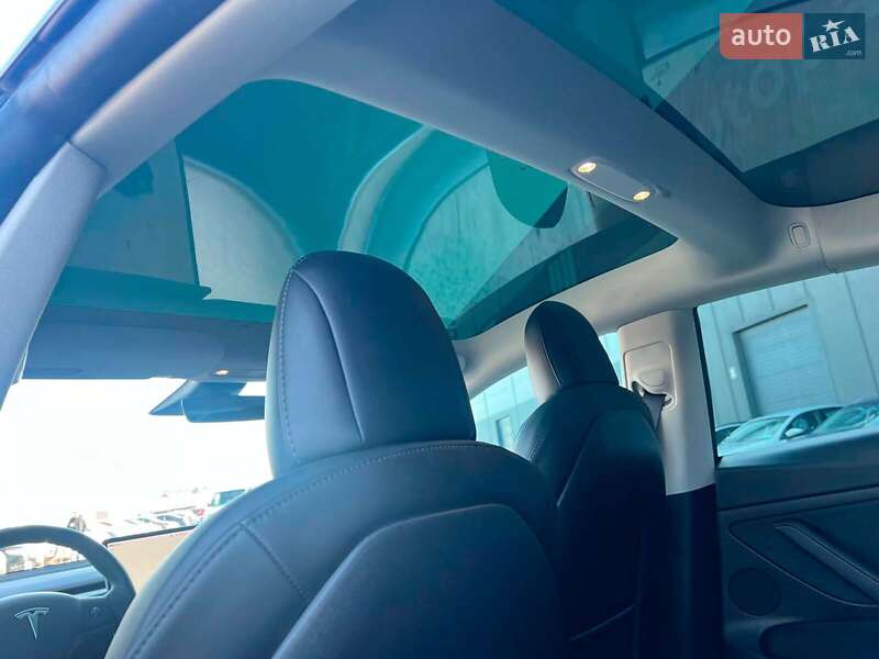 Седан Tesla Model 3 2022 в Львові