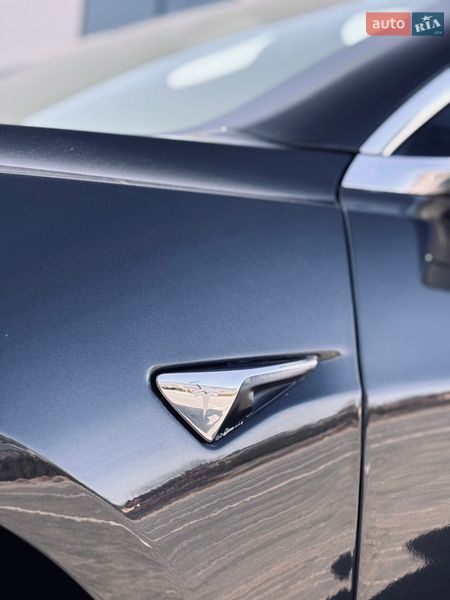 Седан Tesla Model 3 2018 в Луцьку