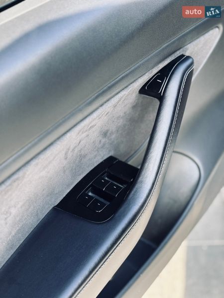Седан Tesla Model 3 2018 в Луцьку