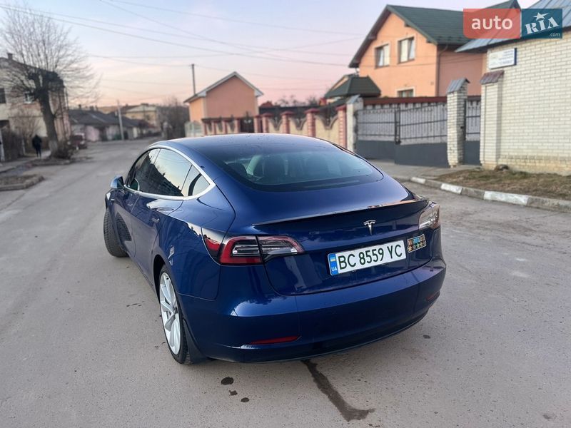 Седан Tesla Model 3 2019 в Стрые