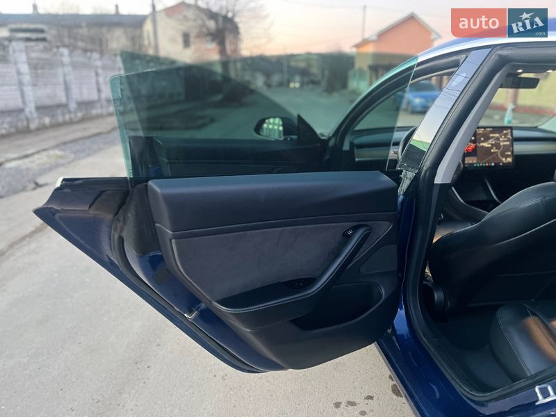 Седан Tesla Model 3 2019 в Стрые