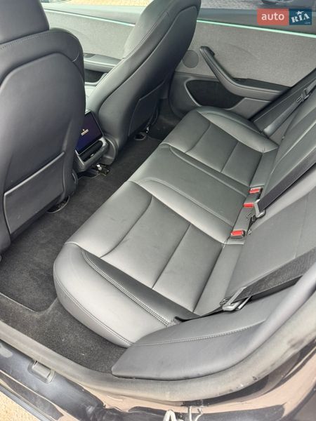 Седан Tesla Model 3 2024 в Черкассах