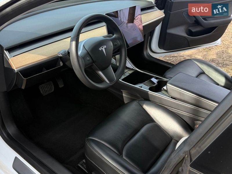 Седан Tesla Model 3 2019 в Ивано-Франковске