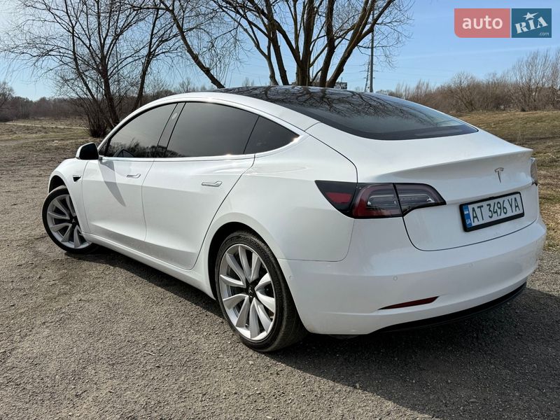 Седан Tesla Model 3 2019 в Ивано-Франковске
