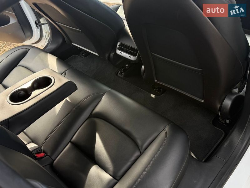 Седан Tesla Model 3 2019 в Ивано-Франковске