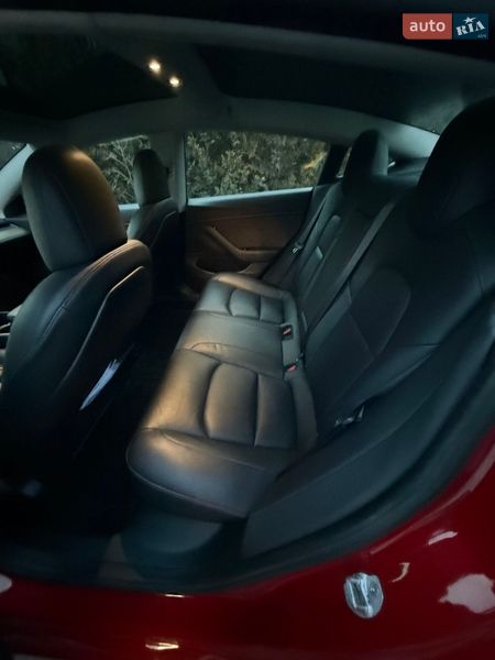 Седан Tesla Model 3 2020 в Львове