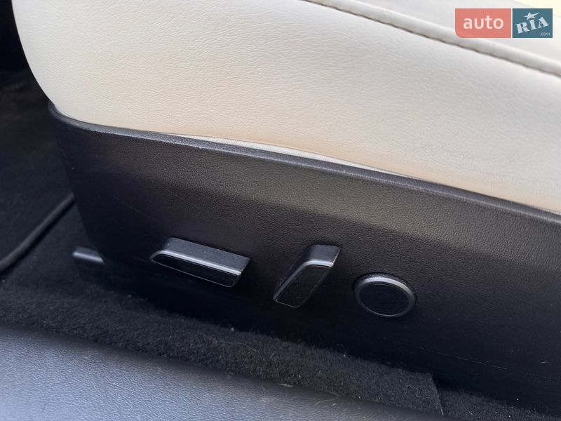 Седан Tesla Model 3 2022 в Львові