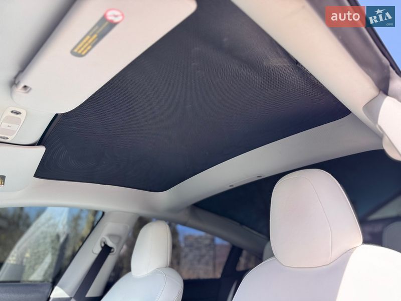 Седан Tesla Model 3 2022 в Львові