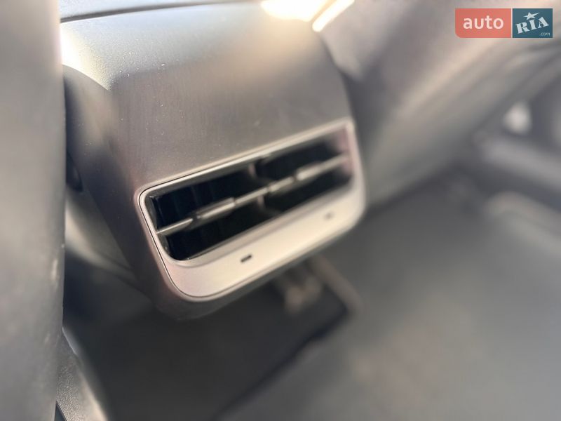 Седан Tesla Model 3 2022 в Львові