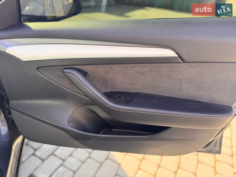 Седан Tesla Model 3 2022 в Львові