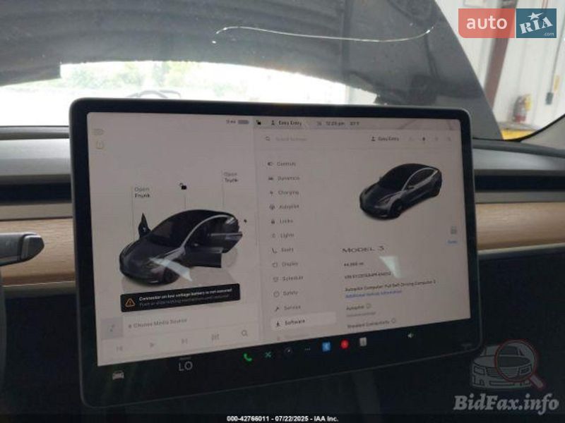 Седан Tesla Model 3 2023 в Львове
