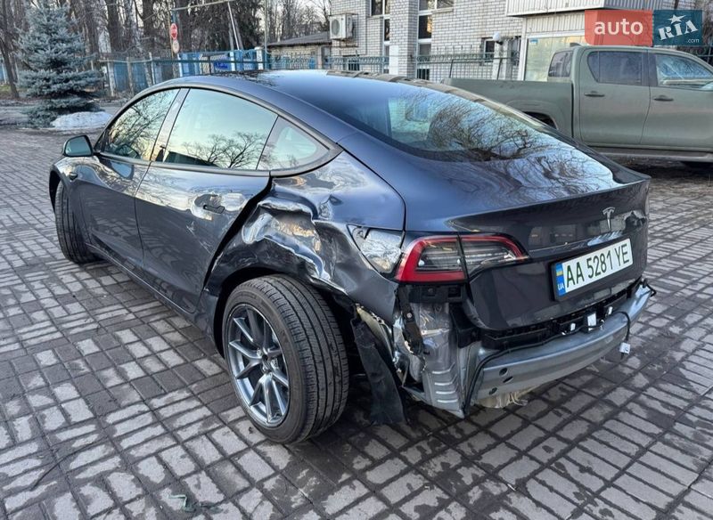 Седан Tesla Model 3 2022 в Киеве