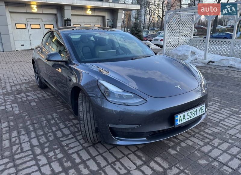 Седан Tesla Model 3 2022 в Киеве