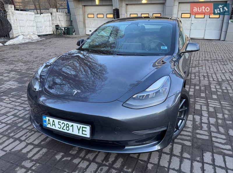 Седан Tesla Model 3 2022 в Киеве
