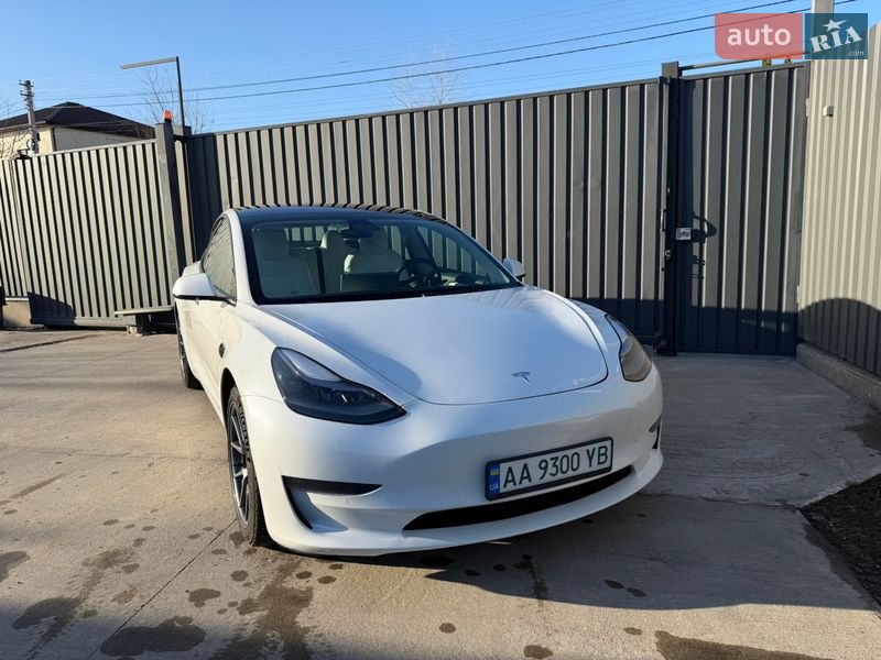 Седан Tesla Model 3 2021 в Киеве