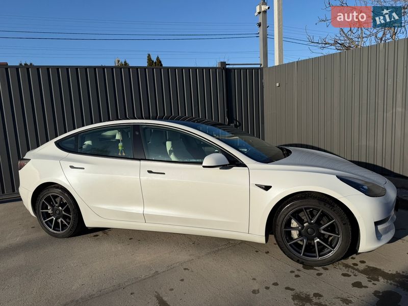 Седан Tesla Model 3 2021 в Киеве