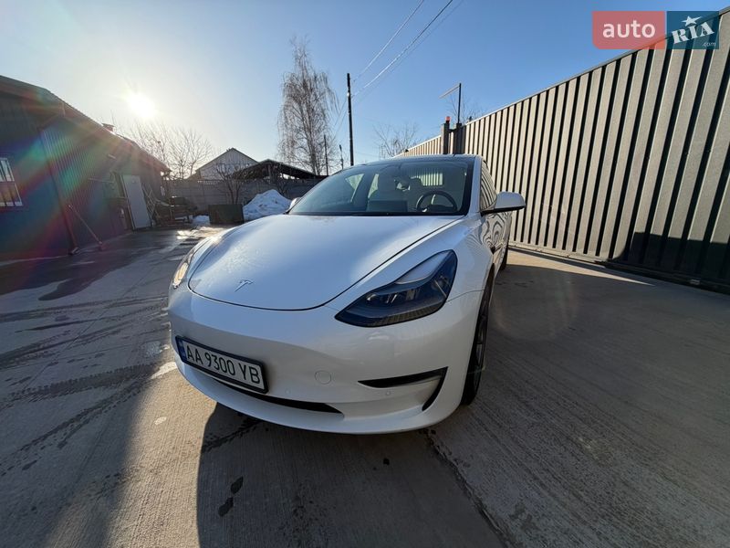 Седан Tesla Model 3 2021 в Киеве