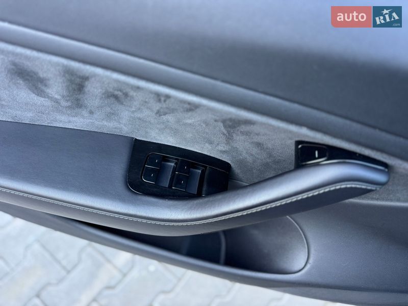 Седан Tesla Model 3 2018 в Дубно