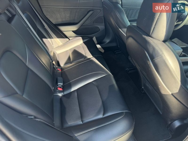 Седан Tesla Model 3 2018 в Дубно