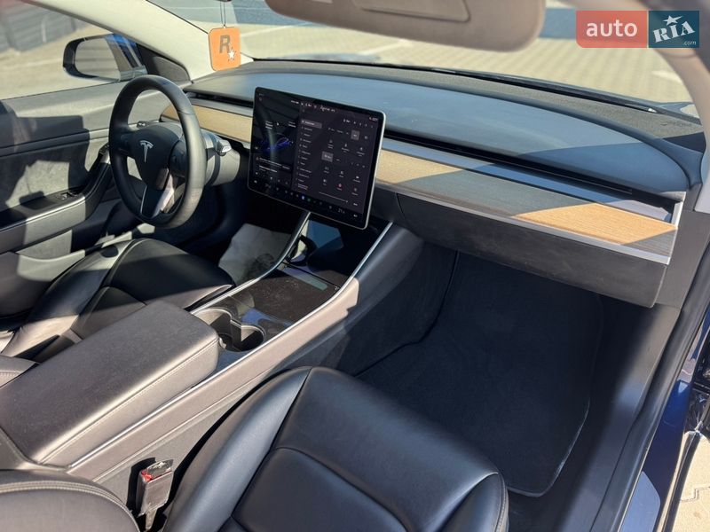 Седан Tesla Model 3 2018 в Дубно