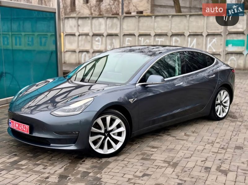 Седан Tesla Model 3 2019 в Запоріжжі