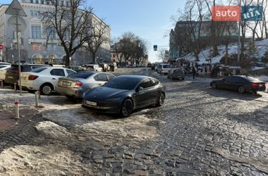 Седан Tesla Model 3 2024 в Києві