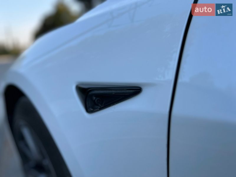 Седан Tesla Model 3 2020 в Новояворовске