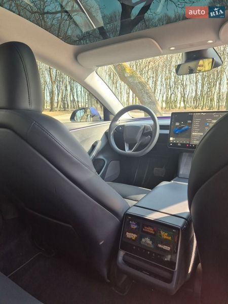 Седан Tesla Model 3 2024 в Львове