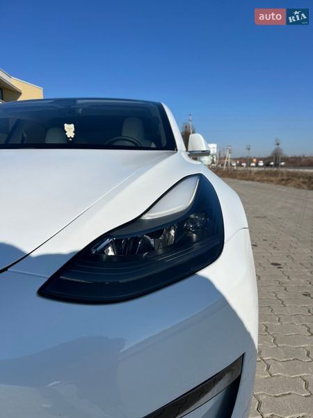 Седан Tesla Model 3 2020 в Львові