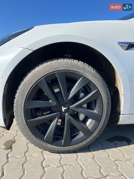 Седан Tesla Model 3 2020 в Львові