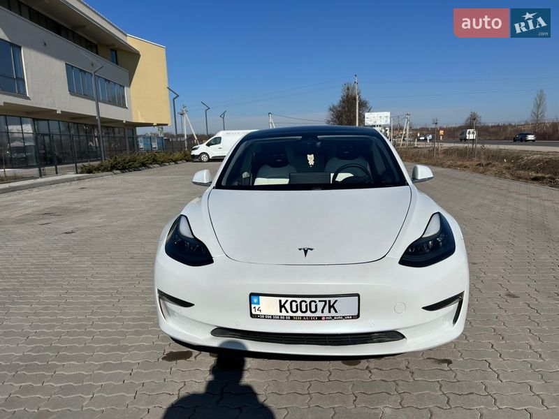 Седан Tesla Model 3 2020 в Львові