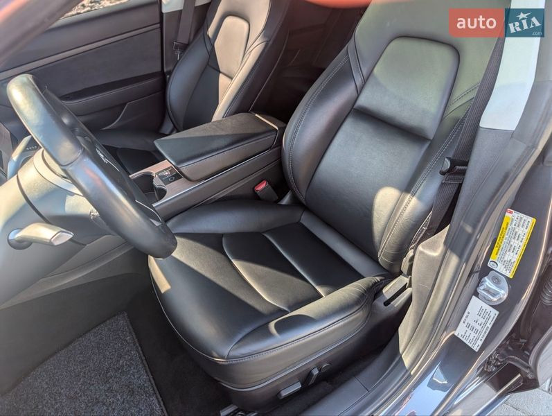 Седан Tesla Model 3 2019 в Коломые