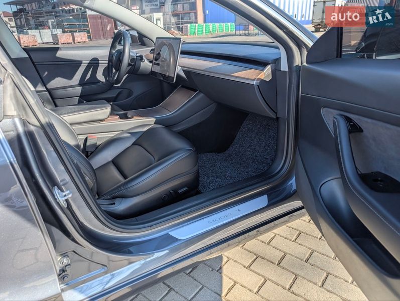Седан Tesla Model 3 2019 в Коломые