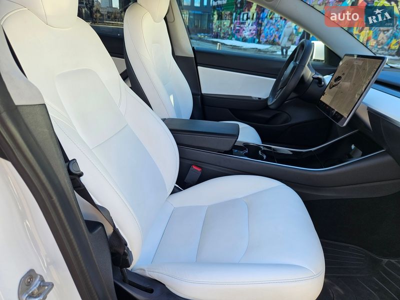 Седан Tesla Model 3 2020 в Киеве