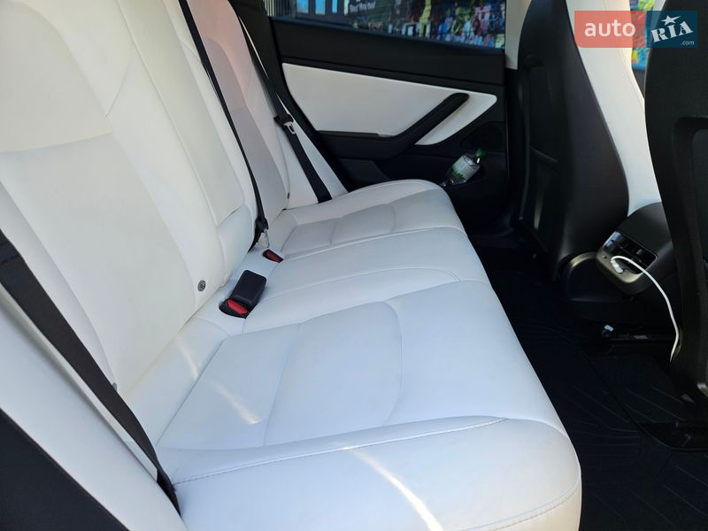 Седан Tesla Model 3 2020 в Киеве