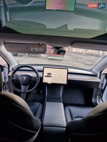 Седан Tesla Model 3 2020 в Долине