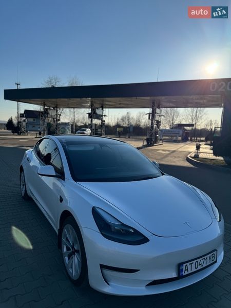Седан Tesla Model 3 2023 в Калуші