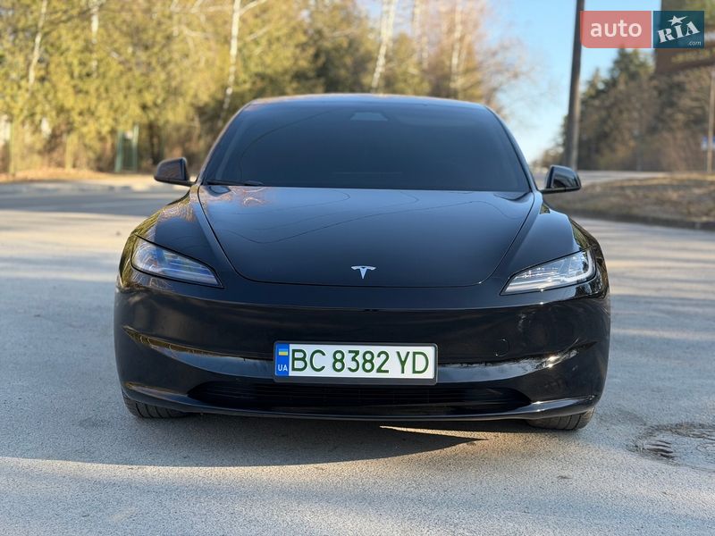 Седан Tesla Model 3 2025 в Трускавці