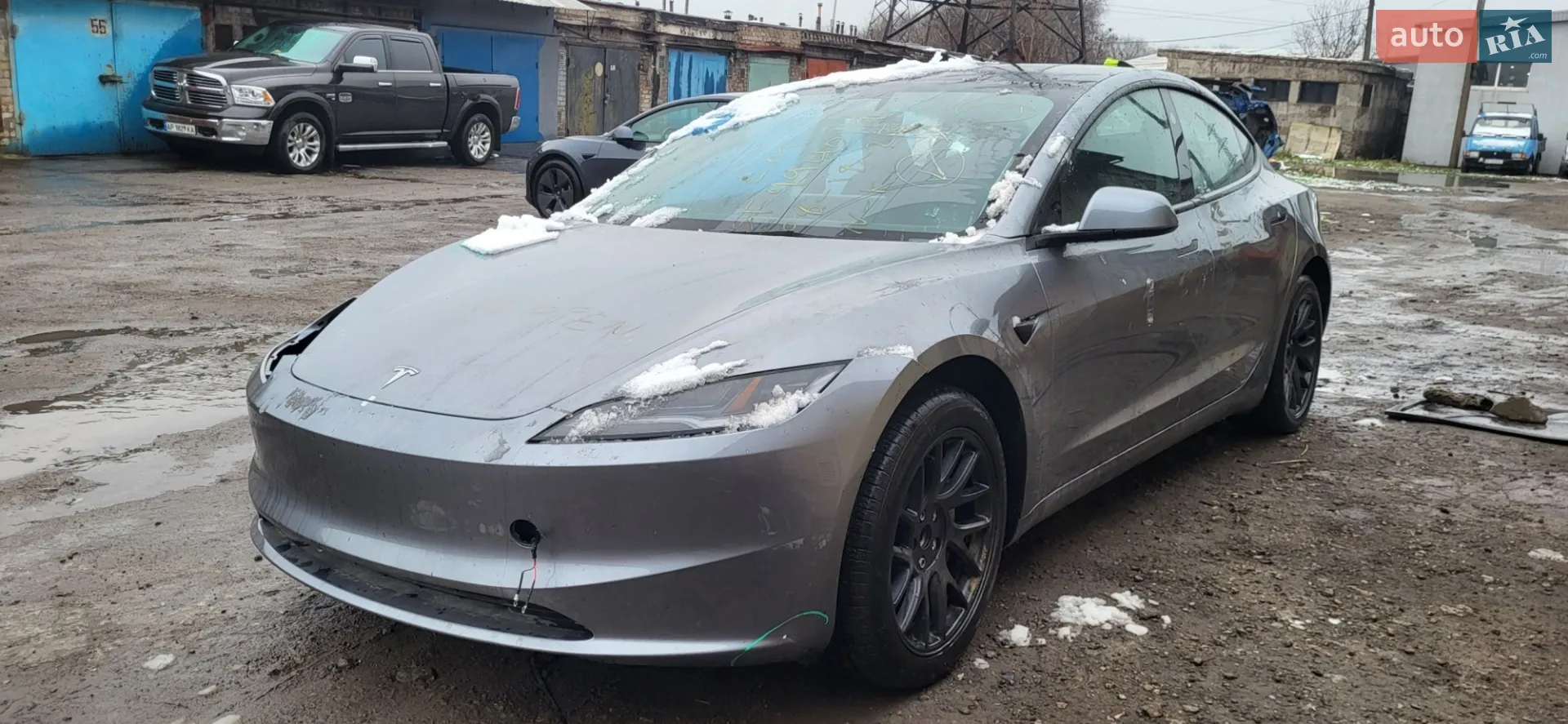 2025 Tesla Model 3 - фото 1