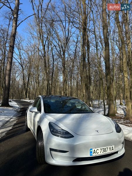 Седан Tesla Model 3 2019 в Луцке